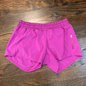 EUC Lululemon Tracker Shorts V, magenta sz 8